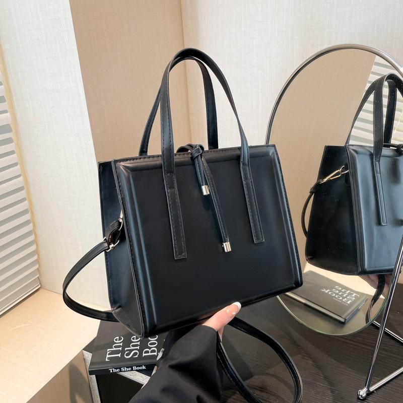 Niche Design Bag Women's Foreign Style Small Square Bag 2025 New Trend Fashion Shoulder Bag Casual Korean Version Messenger Bag