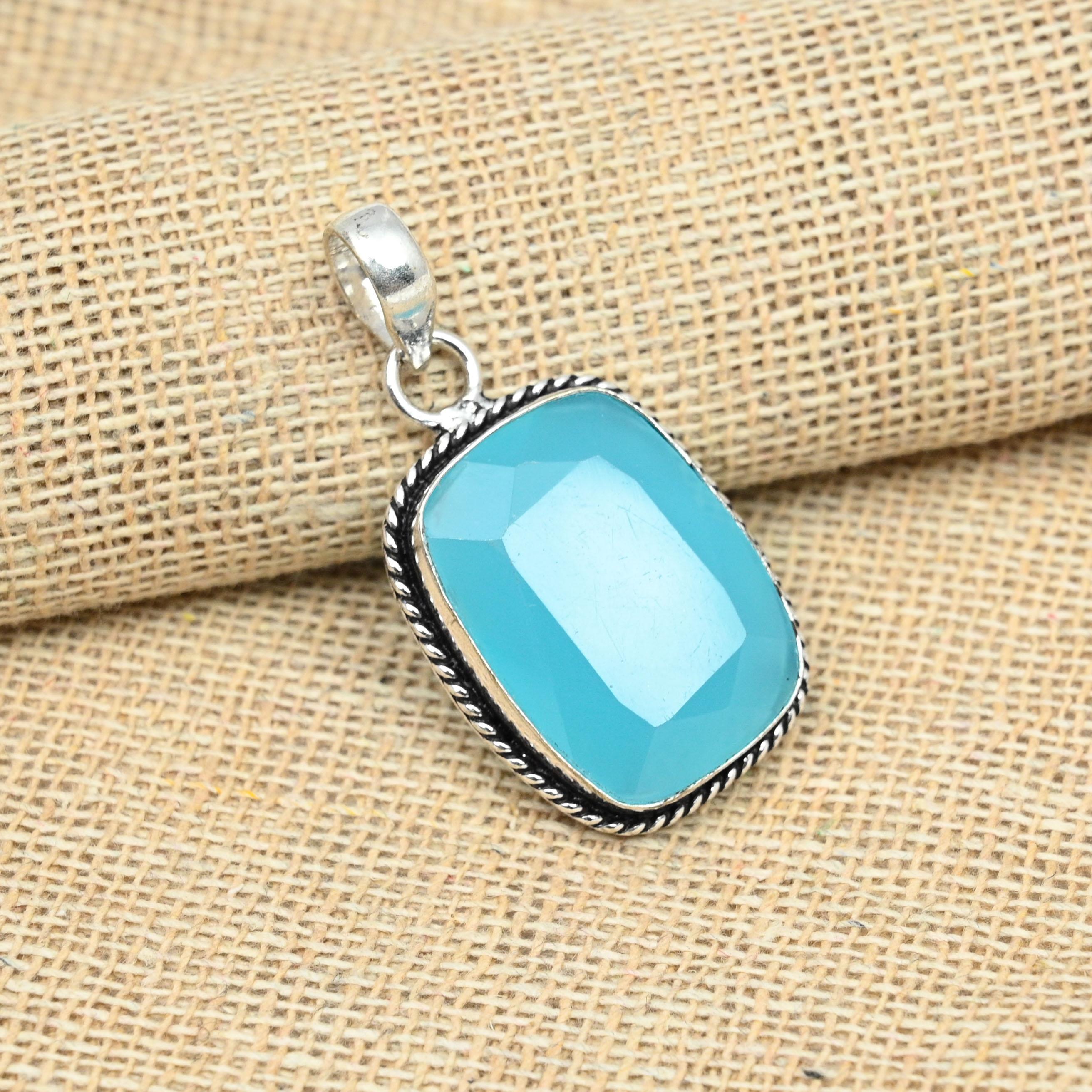 

Стерлингового серебра 925 пробы Синий халцедон Драгоценный камень Ювелирные изделия ручной работы Изысканный кулон 1.57 Inches синий