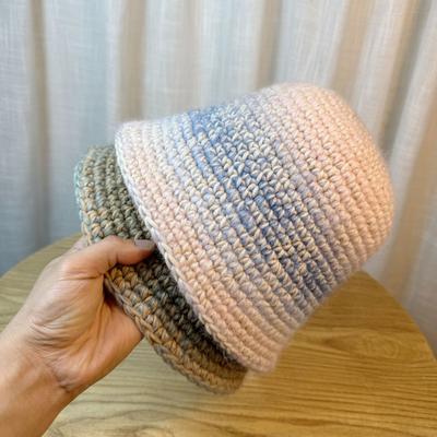 Bunte Farbverlauf Strickwollmütze für Damen im Frühling und Herbst Kleine Fischerhut-Mütze ohne Make-up Vielseitig und Bequem Großer Kopfbeckenhut