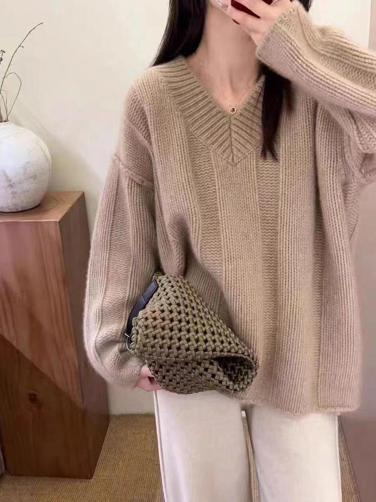High-End Luxury V-Neck 100% Wool Sweater for Women, Loose Fit, Thickened Style, Mid-Length Knit, Perfect for Autumn/Winter.