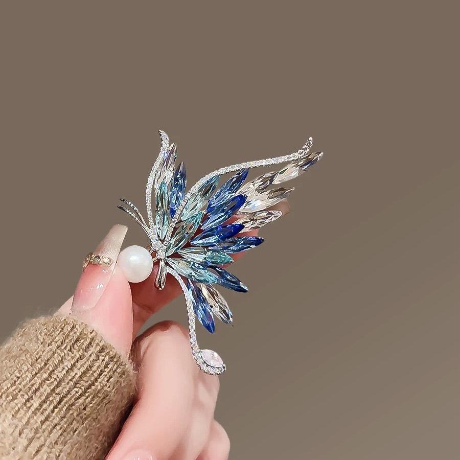 

Exquisite crystal butterfly brooch,women s niche fashion light luxury brooch pin, fashion corsage suit coat accessories