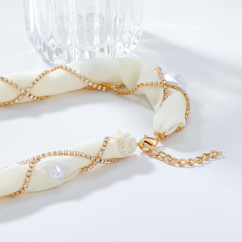 ZA Retro French Alloy Heart Necklace with Pearl Mesh and Diamond Braided Clavicle Chain