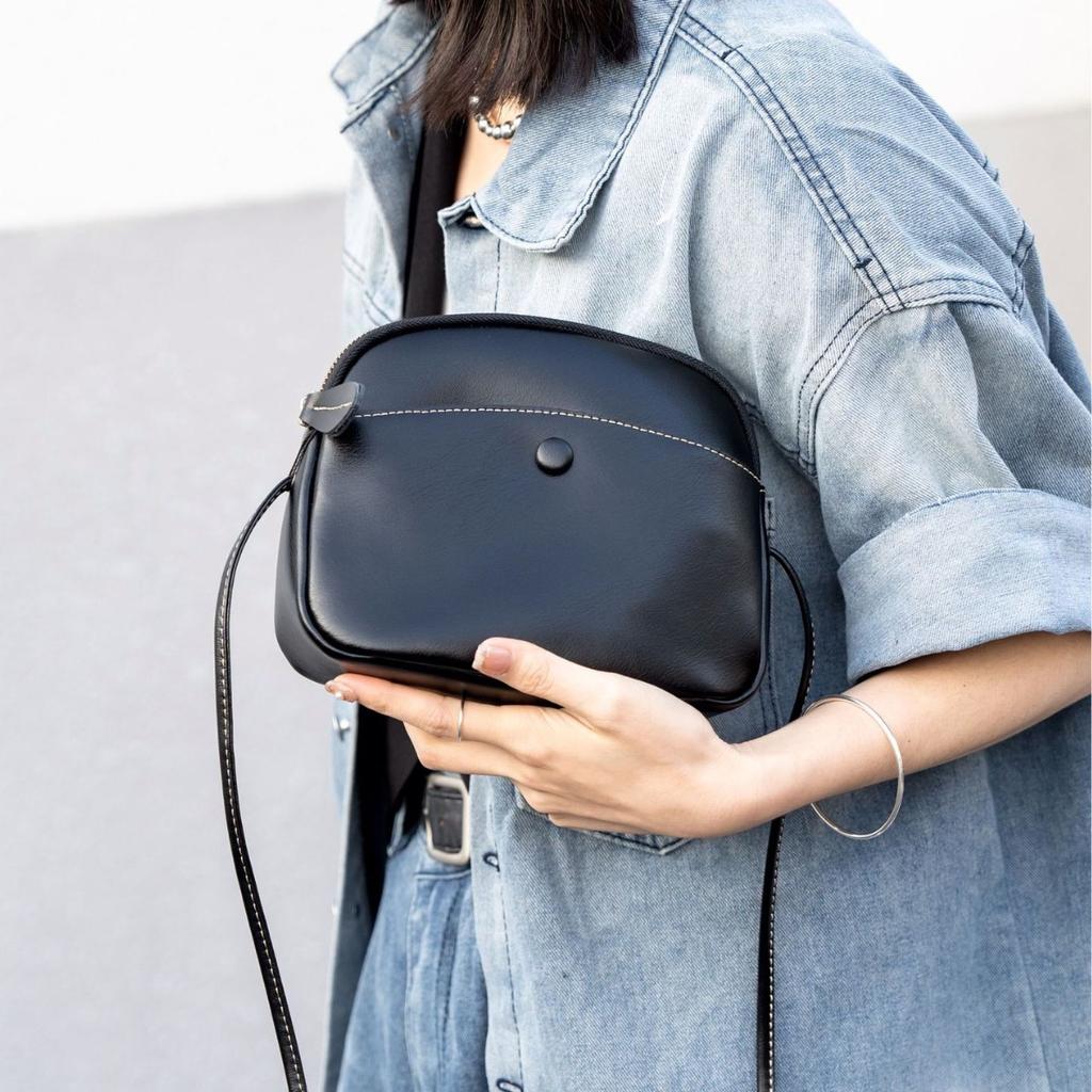 Spring and Summer Mobile Phone Bag Women's New Leather Soft Leather Bag Lightweight Casual Messenger Bag Fashionable Versatile Shoulder Bag