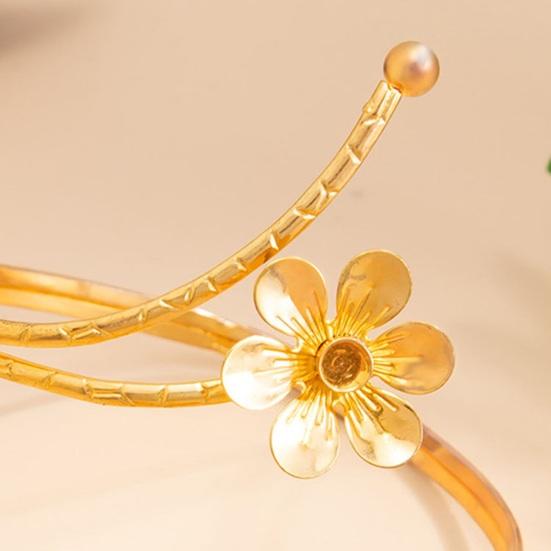 Three-Dimensional Metal Armband, Floral Design Adjustable Open-Winding Arm Bangle, Lightweight Summer Armband for Vacation Daily Wear