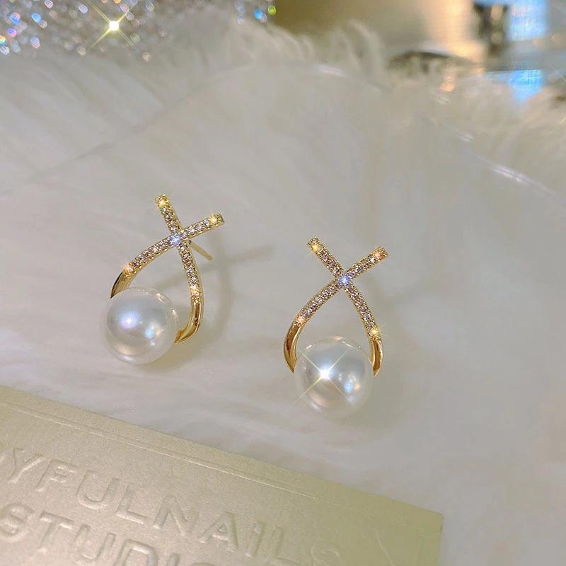 New Inlaid Rhinestone Pearl Stud Earrings Shiny Personality Fashion Unique Design Earrings for Women Party Wedding Jewelry