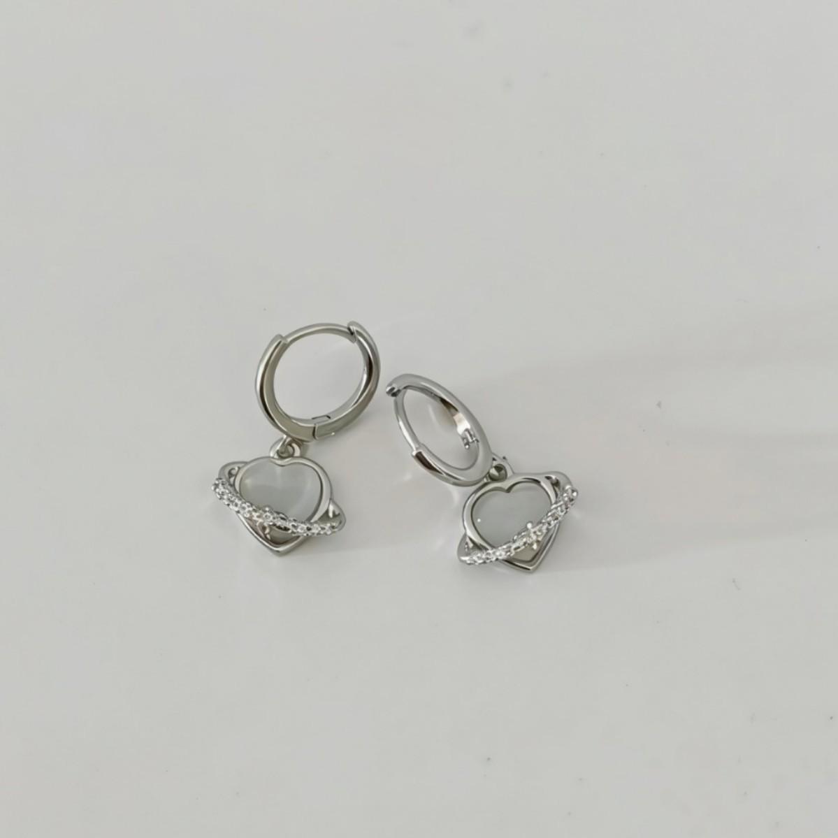 Niche Design Rhinestone Heart Earrings