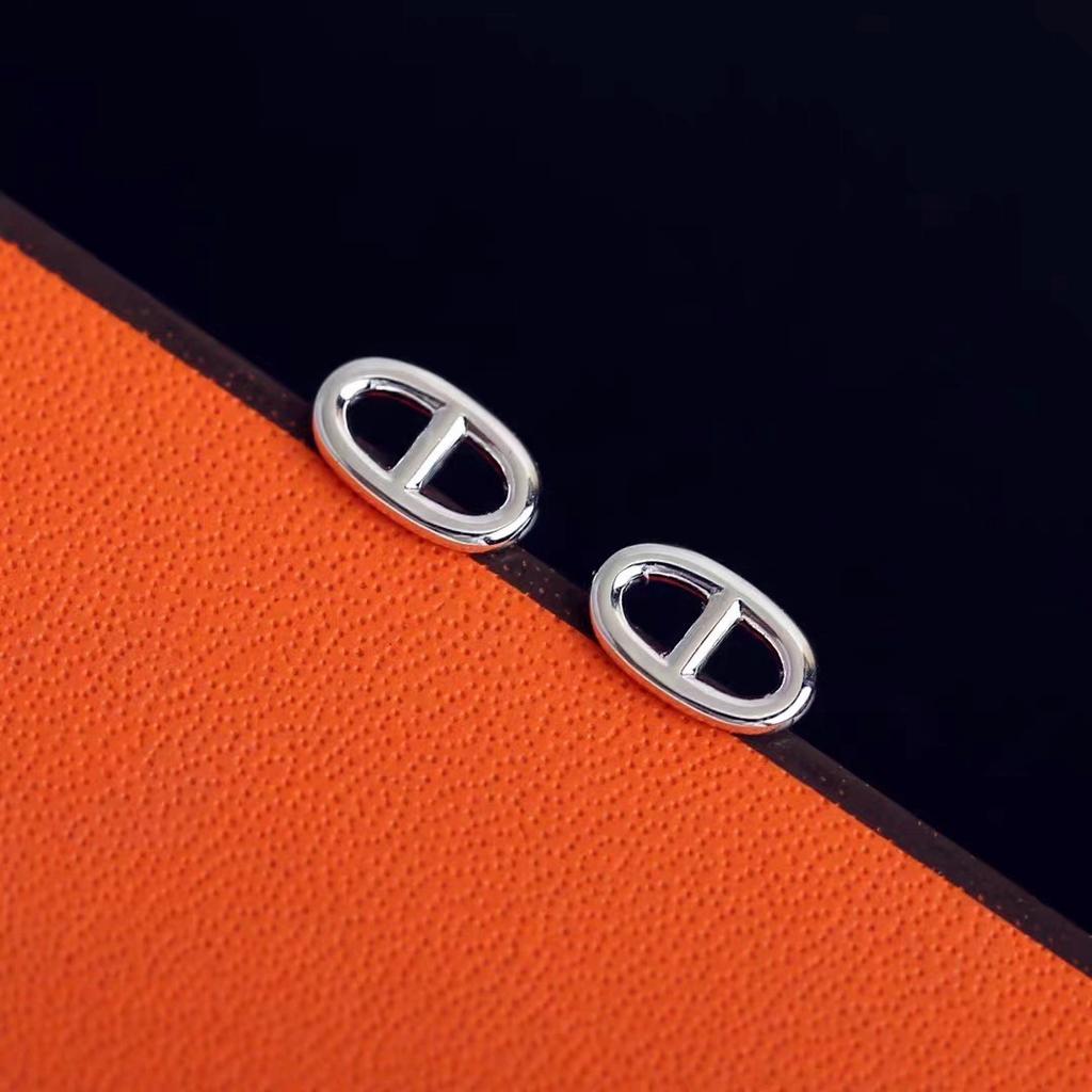 Pig nose stud earrings women's 8-type CD letter earrings light luxury ins niche simple hollow smooth Japanese character plain ring earrings