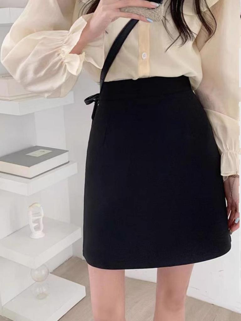 2024 Spring Women's High-Waisted A-Line Black Skirt - Slim, Fashionable, College Style