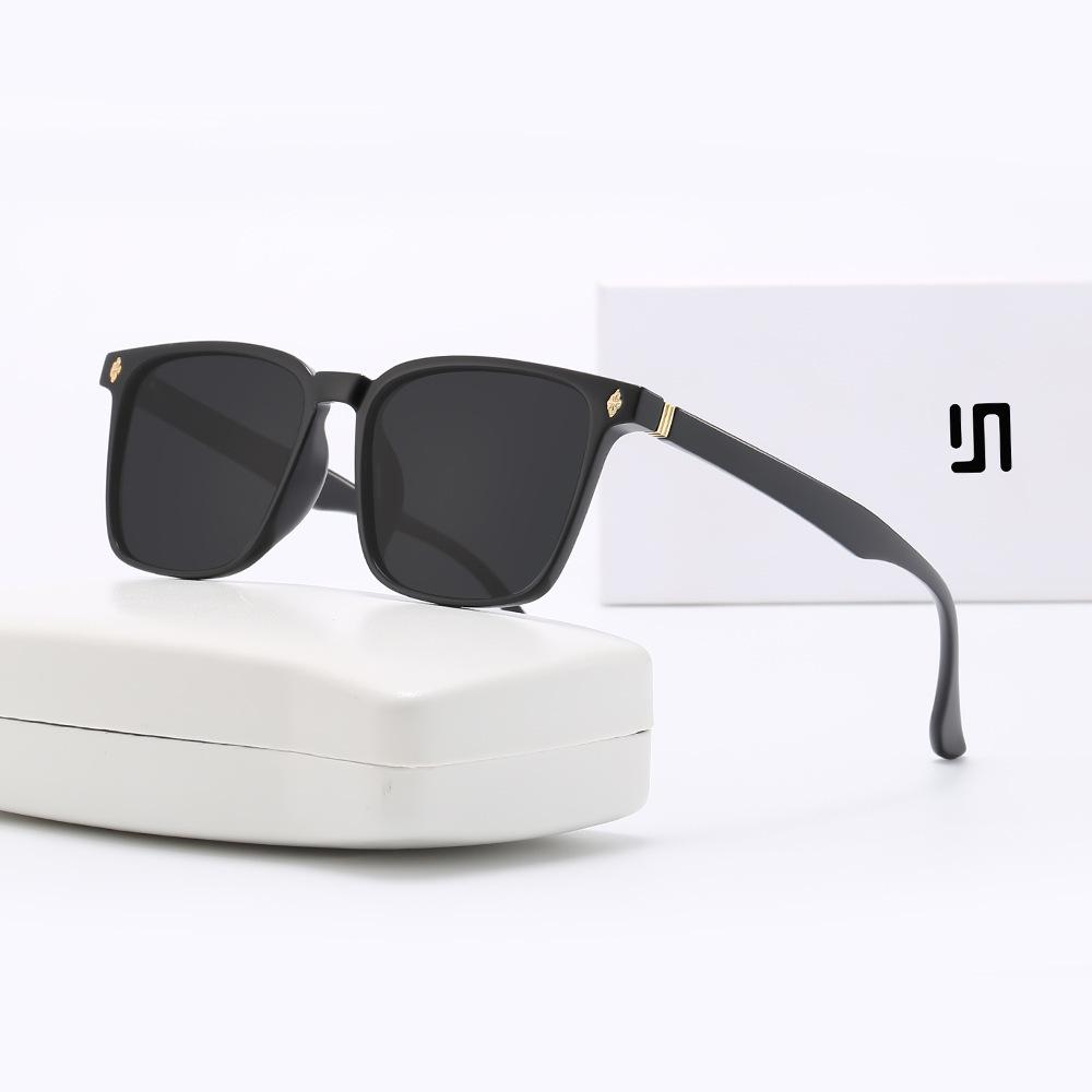 European Retro Polarized UV Sunglasses for Men & Women - High-End Small Frame