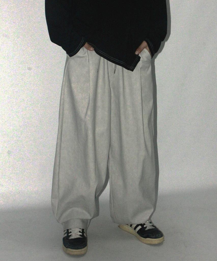 Deumakeu M Grunge Washing Side One Tuck Curved Wide Pants Gray