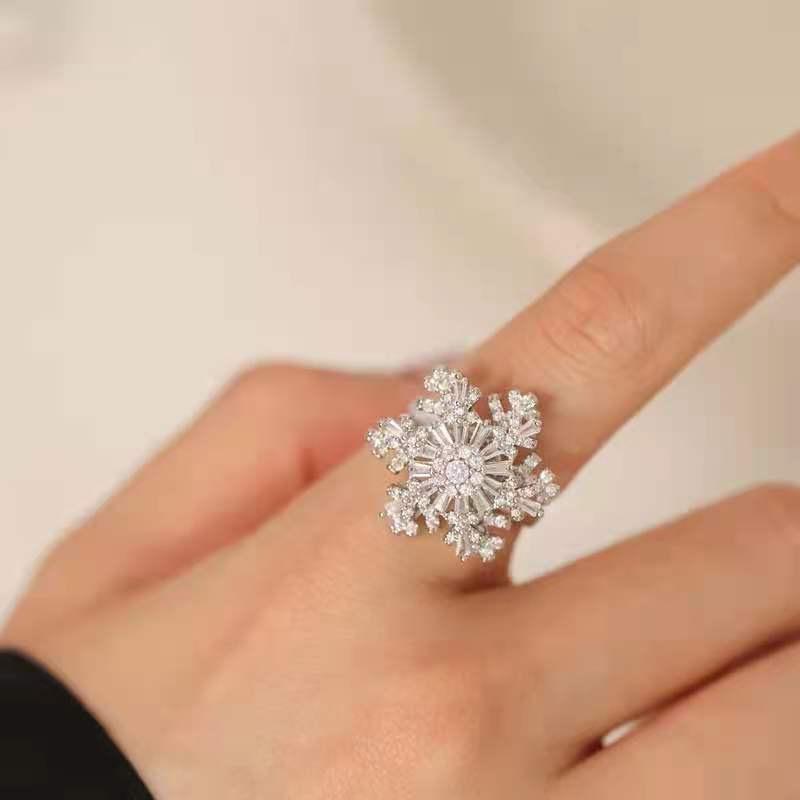 Fashion Luxury Crystal Rotatable Snowflake Rings for Women Anti Stress Anxiety Zircon Adjustable Ring Christmas Jewelry Gifts