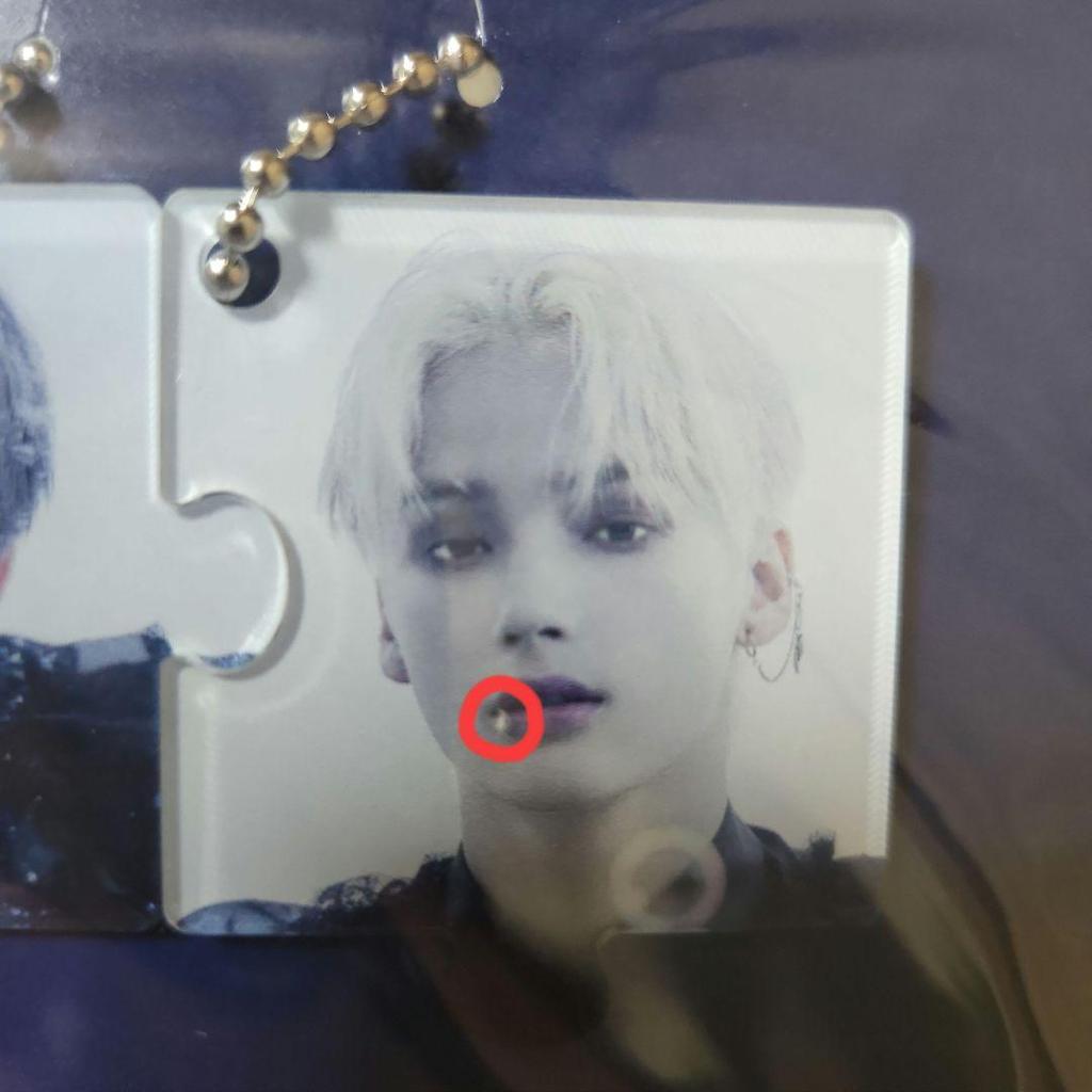 [USED] TXT chaotic wonderland acrylic keychain