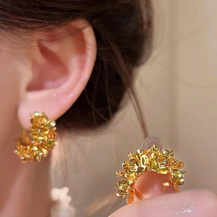 New Golden Flower C-shaped Earrings Women's Retro Temperament Stud Earrings