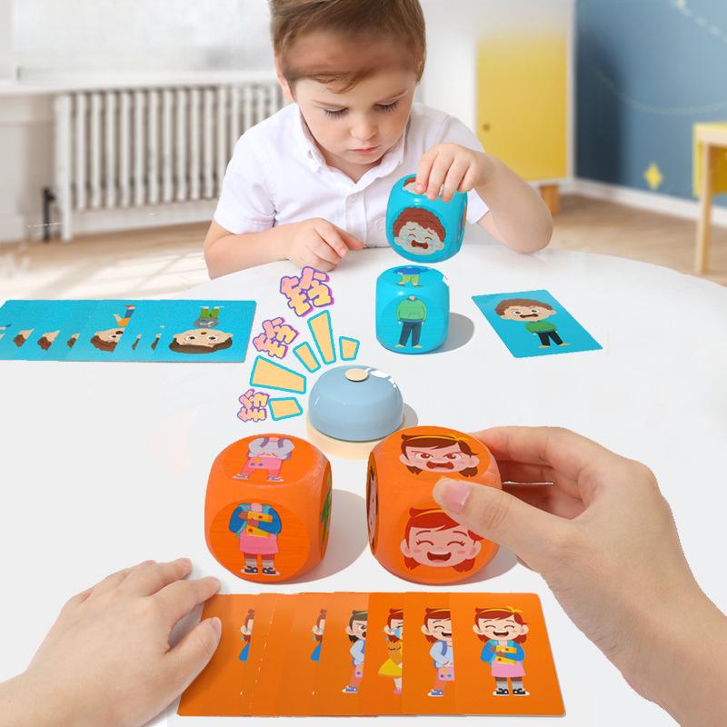 Dřevěná puzzle kostka s kresleným výrazem: Interaktivní hra rodič-dítě