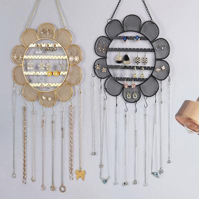 Stojan na vystavení náušnic s kovovým řetízkem Tvar květu Mřížka Design Velkokapacitní dekorace na zeď Držák na zavěšení šperků Organizér na náhrdelníky