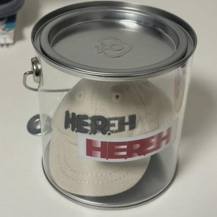 

Iu Hulkon Hat Keyring