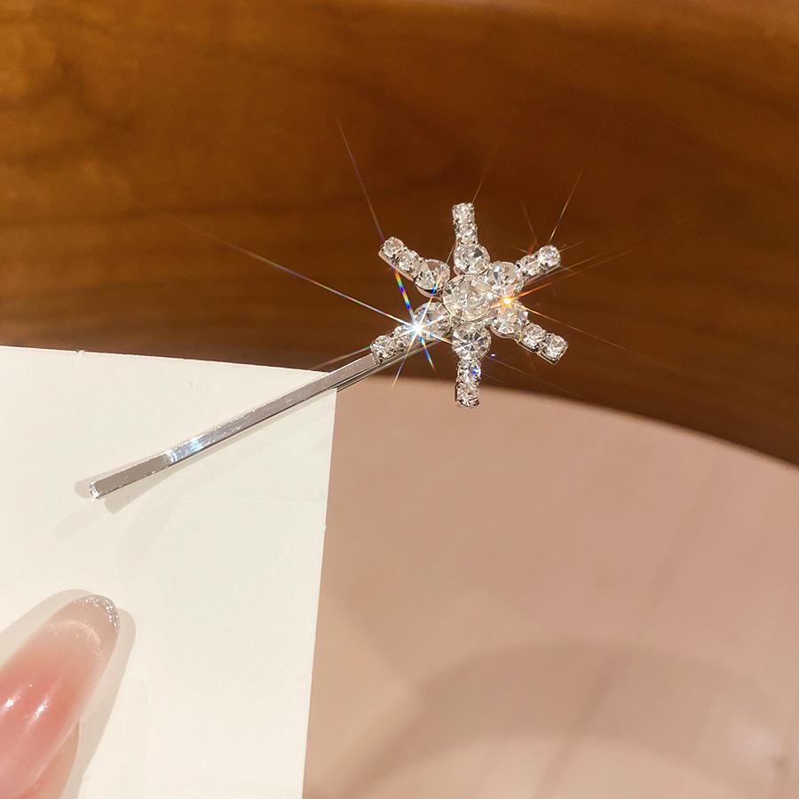 

Elegant Rhinestone Moon Hair Clip - High-End Straight Hair Accessory