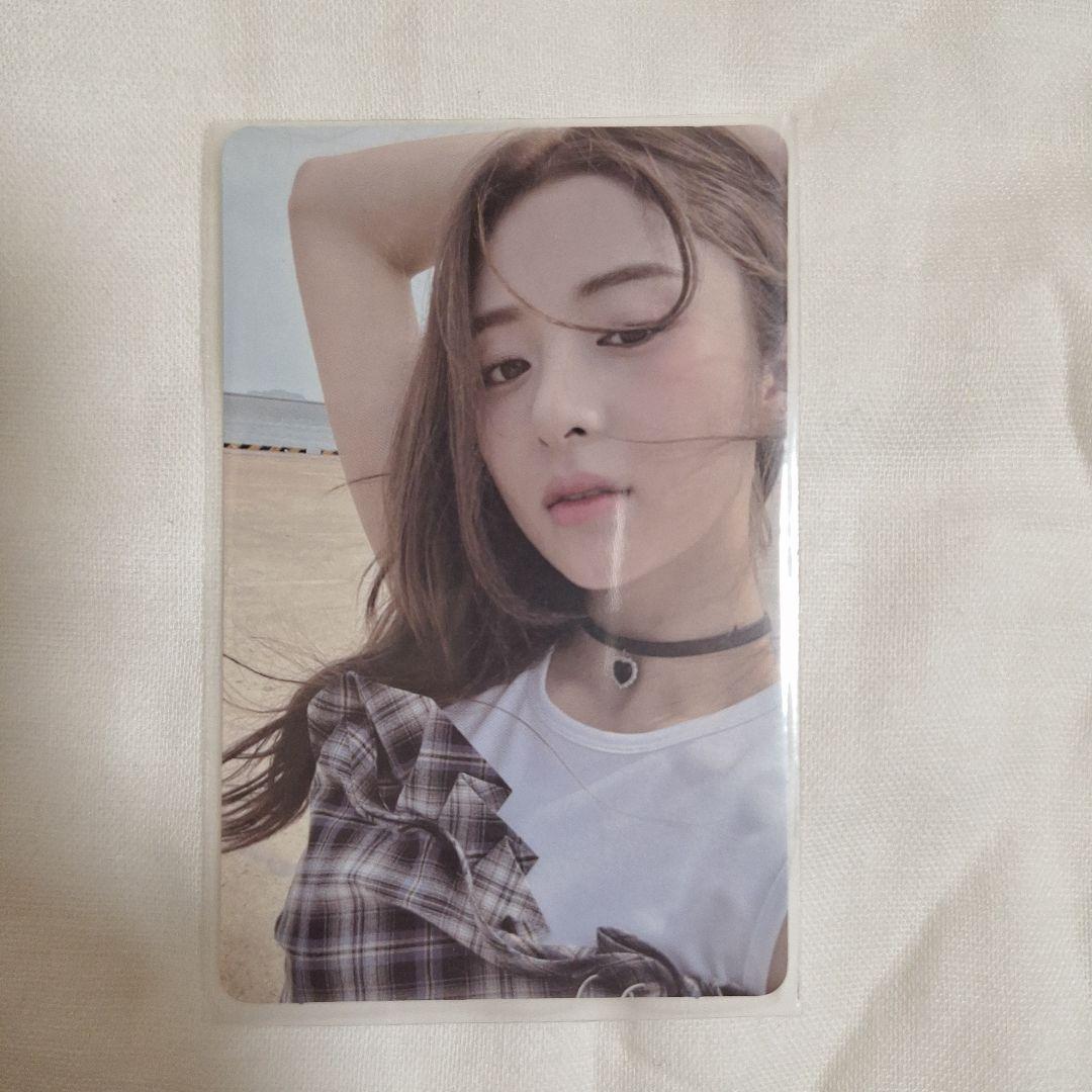 

[USED] LE SSERAFIM YUNJIN trading card