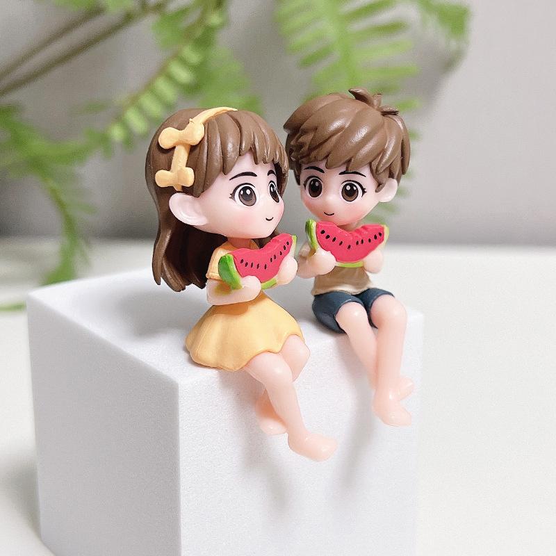 1 Paar Wassermelonen essende Figuren Paar Liebende Figuren Paar Miniatur Junge Mädchen Modell Prinzessin Fee Garten Auto Ornamente