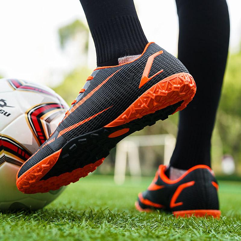 Men‘s Football Shoes Ankle Futsal Soccer Shoes Breathable Spiked Soccer Cleats Outdoor Training Sneakers Teenagers Football Boot