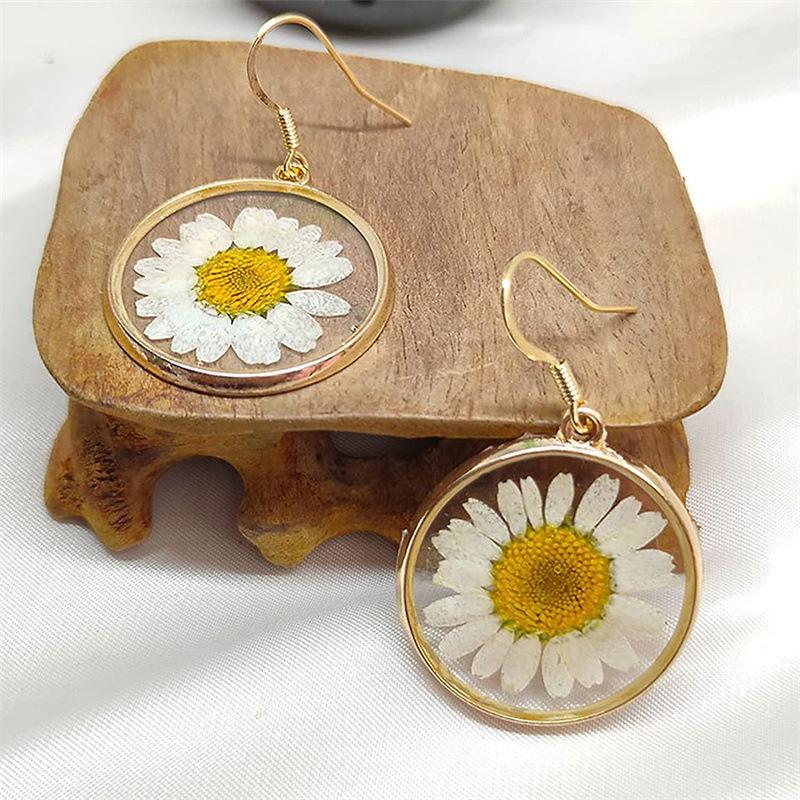 1Pair Creative White Daisy Pressed Studs Earring Boho Style Pressed Flower Earrings Vintage Fashion Ear Jewelry Party Gift