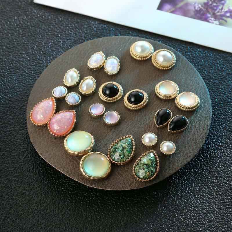 New Retro Stud Earrings Set, Simple and Cold Style, Exquisite Earrings, Femininity, Court Earrings.