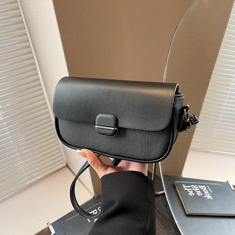 Premium Texture Bag Women's Autumn and Winter 2025 New Fashion Niche Design Shoulder Messenger Bag Casual Small Square Bag