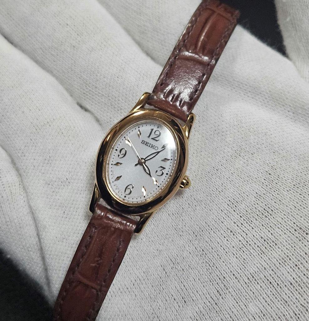 [USED] SEIKO Women's Watch SOLAR Gold Silver