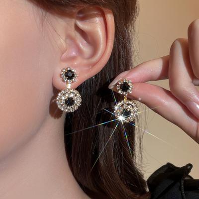 Fashion Fashion Rhinestone Style and Fashionable Earrings Geometric Ladies' Earrings with Light Luxury Shiny
