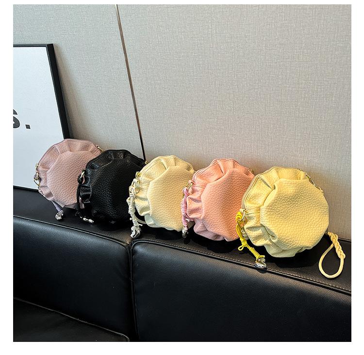 Niche Design Bag Women's Summer Versatile 2025 New Fashion Shoulder Messenger Bag Korean Version Pleated Bag Small Round Bag