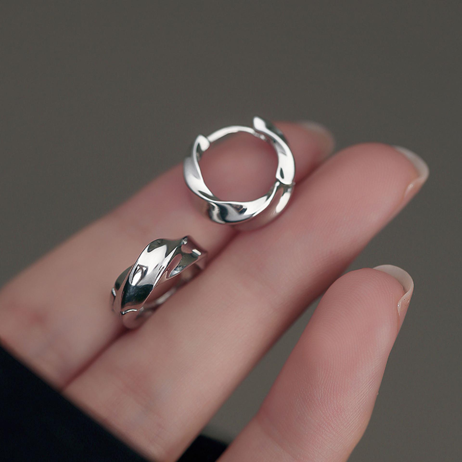 

Female Niche High-end Minimalist Earrings 1pair срібний