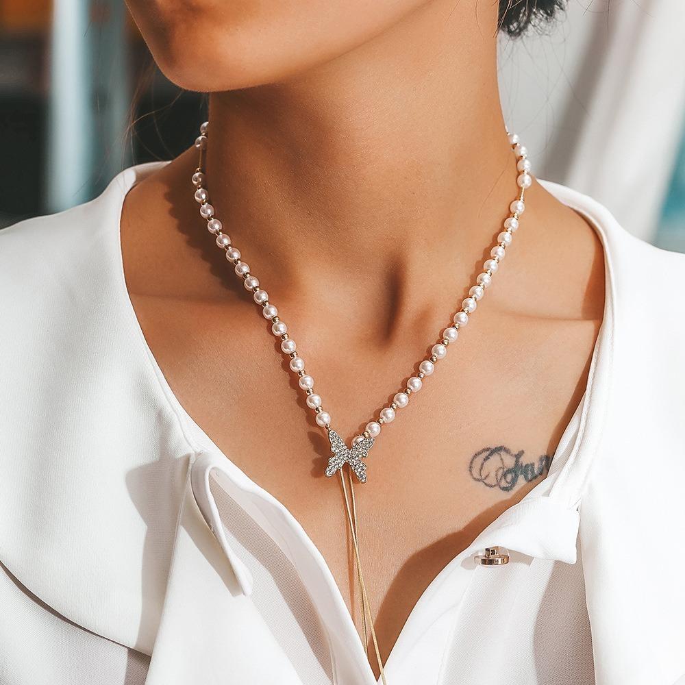 Elegant Women s Butterfly Pendant Necklace with Imitation Pearls, Versatile High-End Accessory, Luxurious Style