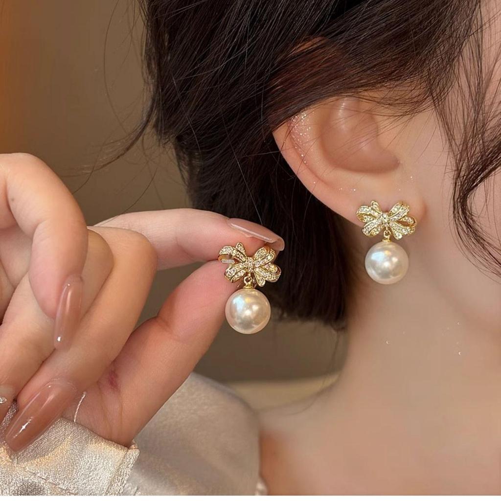 2024 Korean Pearl Bow Stud Earrings - Versatile and Trendy High-End Fashion Drop