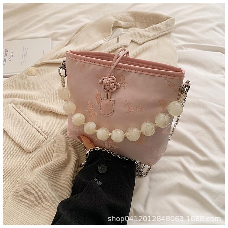 

Guofeng Versatile Hand Carrying Small Bag Women 2025 New Niche Designer One Shoulder Crossbody Bag Chain Beaded Underarm рожевий