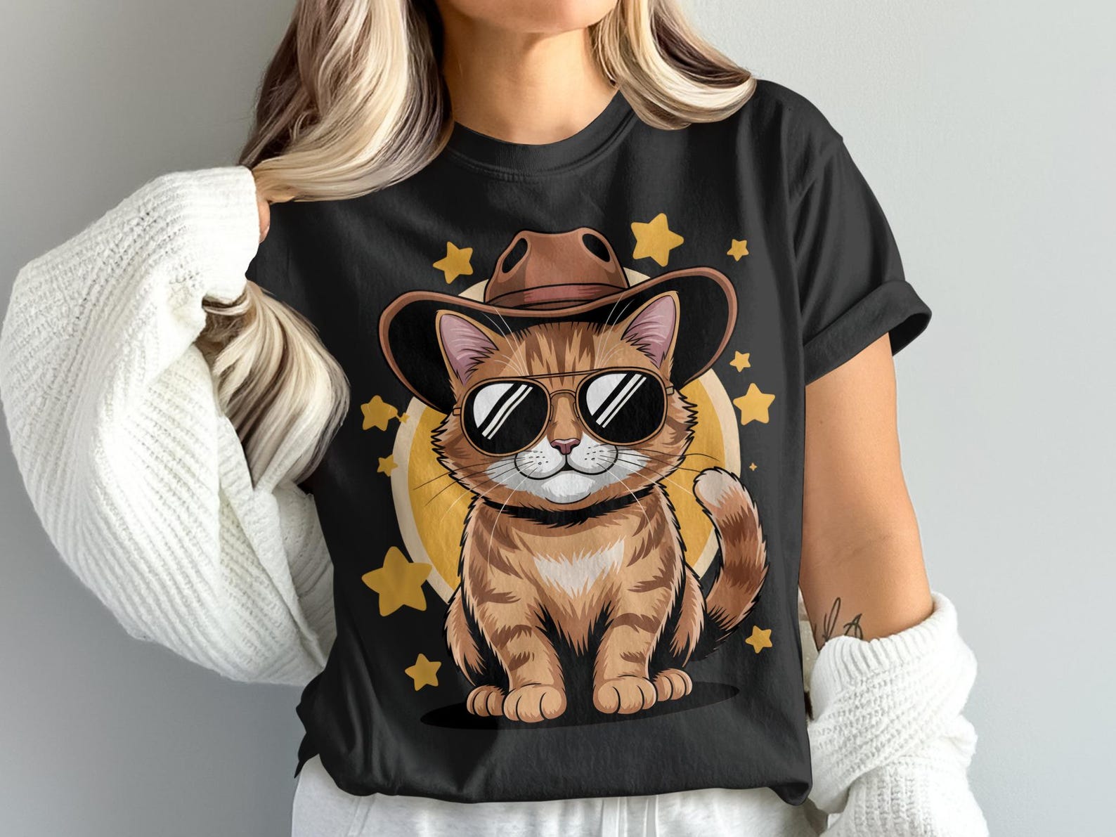 Cowboy Cat T-Shirt, Cool Cat with Hat, Western Cat Tee, Cat Lover Gift, Animal T-Shirt, Trendy T-Shirt M