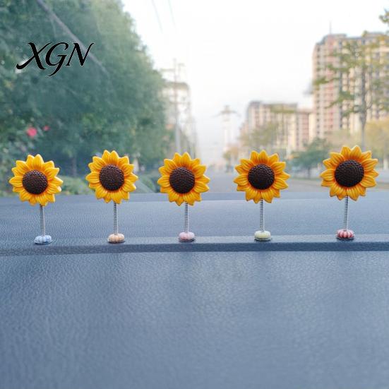 Interior Aesthetic Accessories 5Pcs Wobble Sunflower Car Dashboard Decor, Resin Spring Flower Ornament Cute Office Desk Decorations with Non