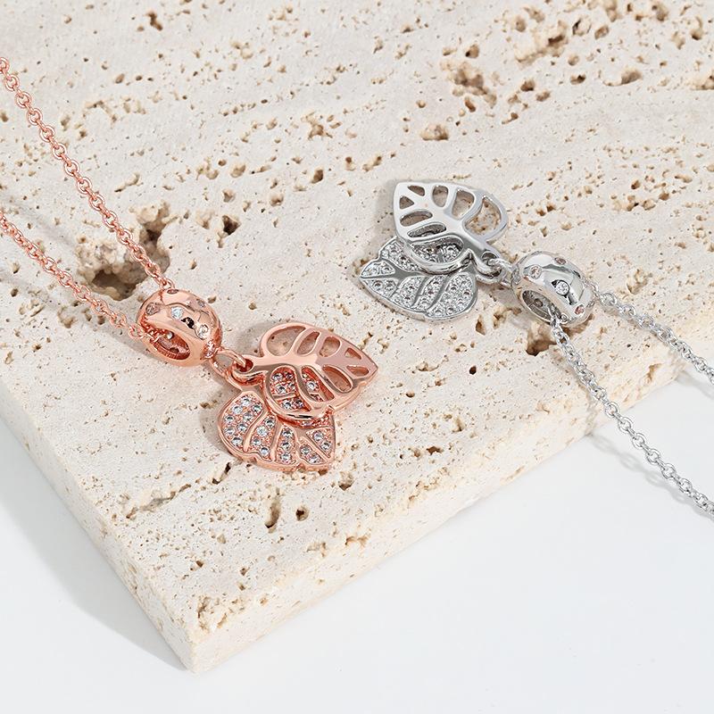 Original design diamond-encrusted leaf pendant necklace, simple and high-end double-layer leaf necklace