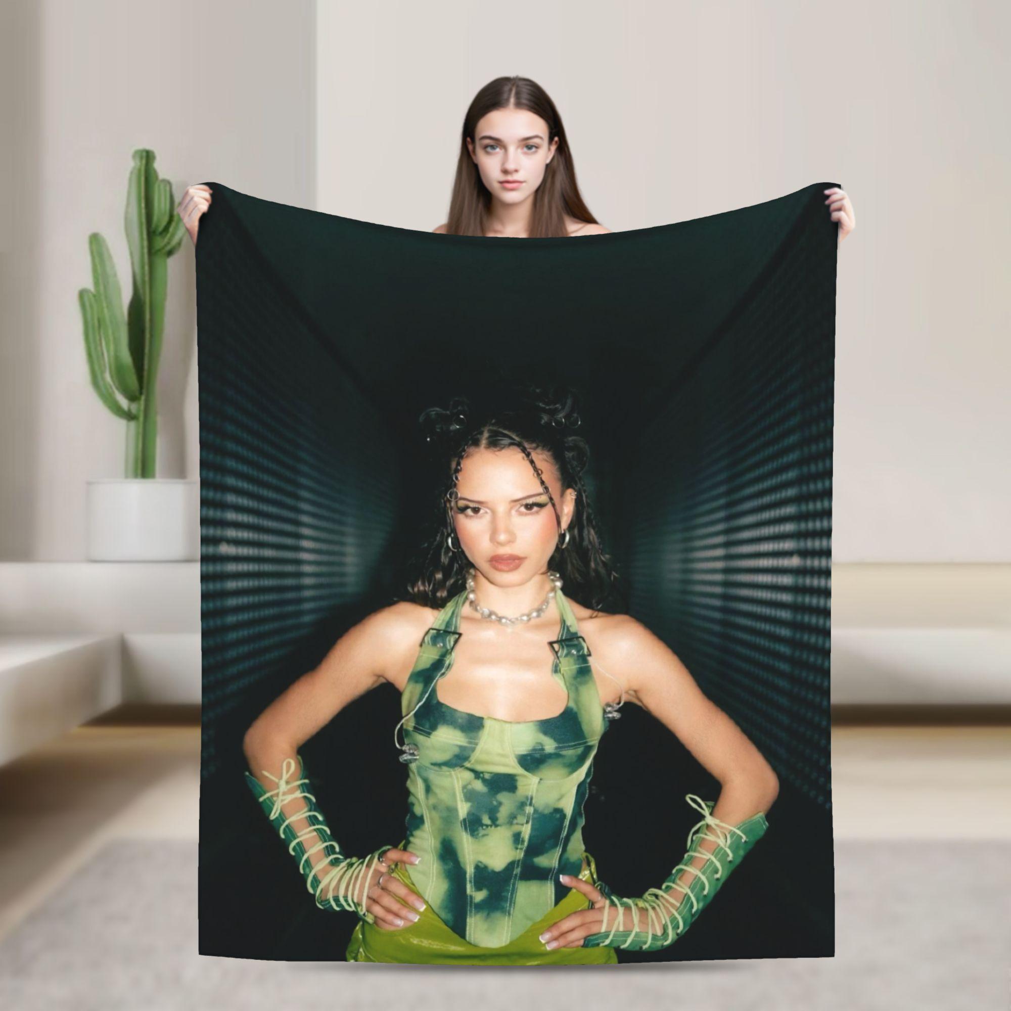 

Nina Chuba Singer Flannel Blanket Warm Soft Throw Blanket for Outdoor Travel Office Comfortable Bedspread Sofa Bed Cover 75x90cm