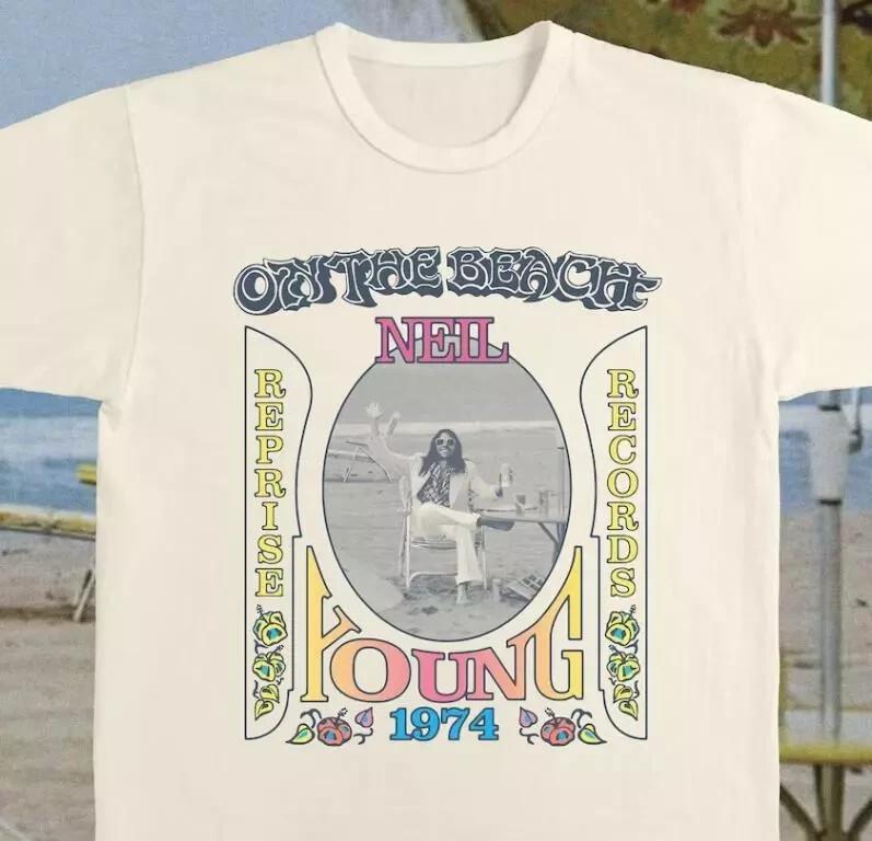 Maglietta Vintage 1974 Neil Young On The Beach Maglietta Psichedelica Anni '70 BIANCO