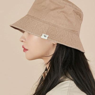 VARZAR Monogram Label Pigment Bucket Hat Beige