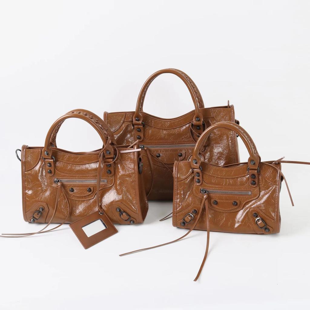 New retro versatile rivet locomotive bag head layer soft leather hand bag sweet cool spice girl style shoulder messenger bag