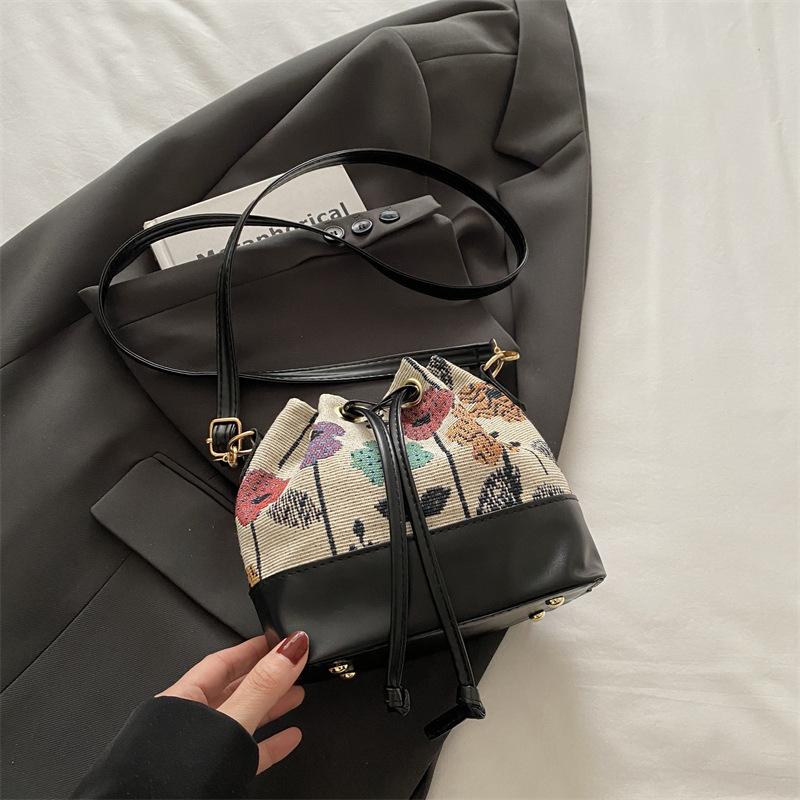Stylish and Simple, Niche Contrasting Colors, Printed Strap Shoulder Bag, Women's 2025 Spring New Versatile and Fresh Messenger Bag