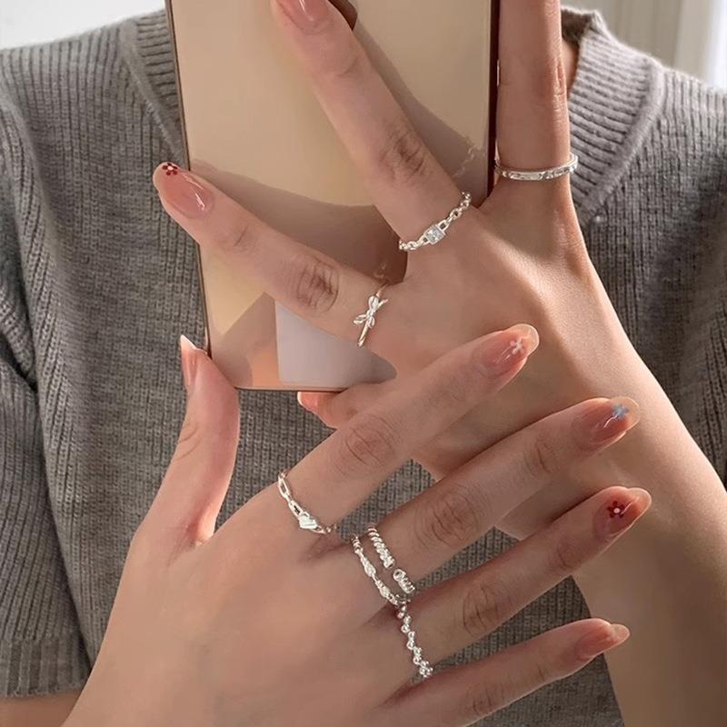 Fashionable Heart Shaped Adjustable Ring For Women Stylish Silver Jewelry Piece
