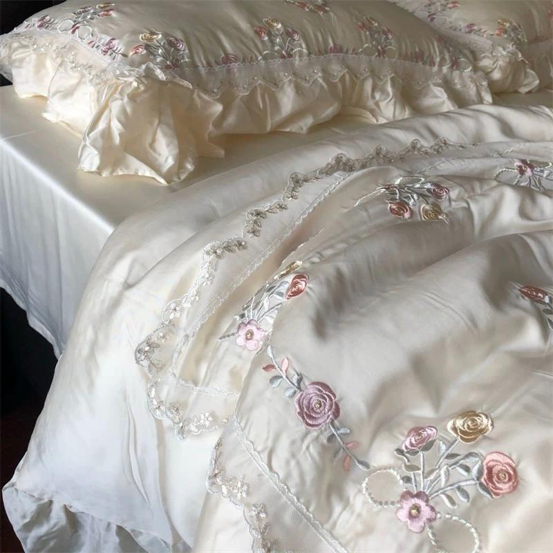 Juego de Ropa de Cama Suave y Sedoso de Fibra de Bambú Lyocell 800 Hilos Bordado Floral Rosa Volantes de Encaje Funda Nórdica Sábana Plana/Bajera Fundas de Almohada