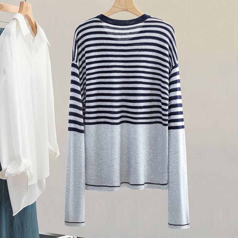 Dámský pruhovaný pletený svetr s kulatým výstřihem ze směsi vlny