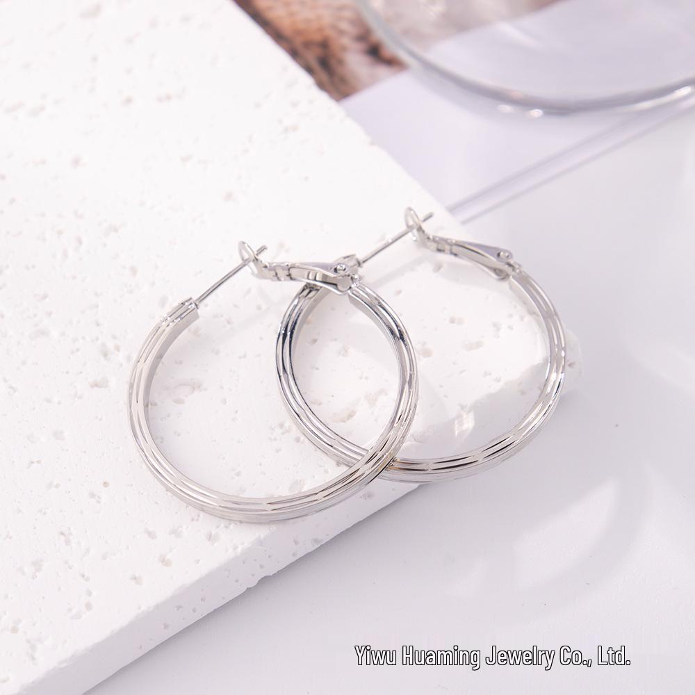 European American Style Luxury Stud Earrings: Elegant Cross-border Niche Hoops, Versatile Celebrity-inspired Accessories