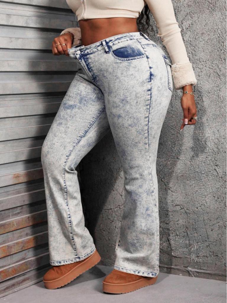 High-Waisted Flare Jeans - Washed Denim Streetwear in Plus Sizes