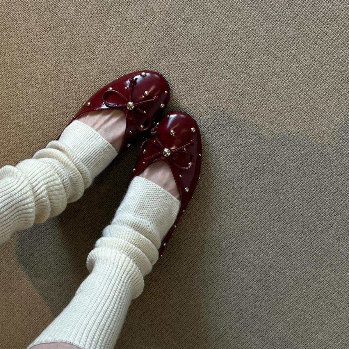 

Sheepskin version~ fashionable and simple shallow mouth small single shoes bow rivets leather flat bottom women s shoes one pedal Doudou shoes 35