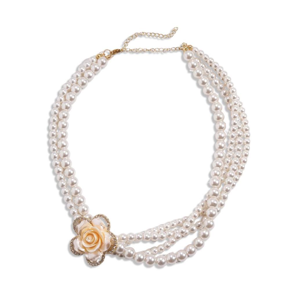 Geometric Round Flower Pearl Clavicle Necklace: Retro European & American Design