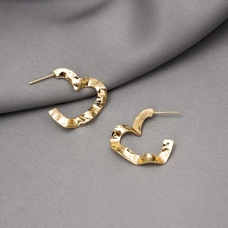Gold Color Metal Heart Stud Earrings for Women Uneven Unique Geometric Statement Female Fashion Ear Jewelry Party Accessories
